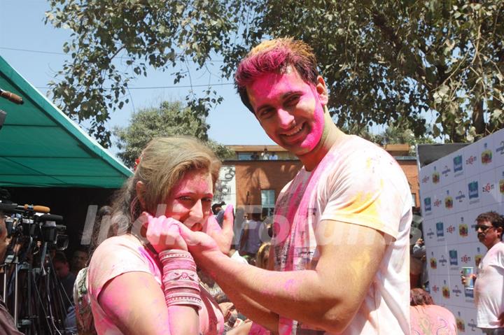 Nandish Sandhu with Rashmi Desai Sandhu at Zoom Holi Basom Holi bash