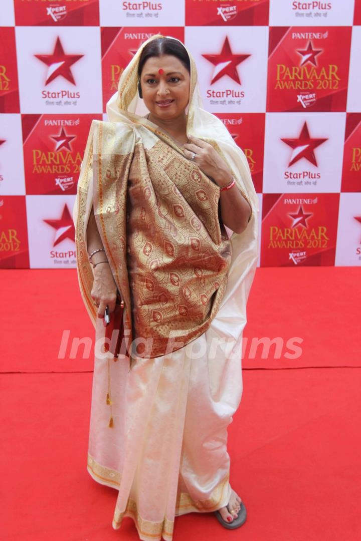 Anita Kanwal at STAR Parivaar Awards Red Carpet