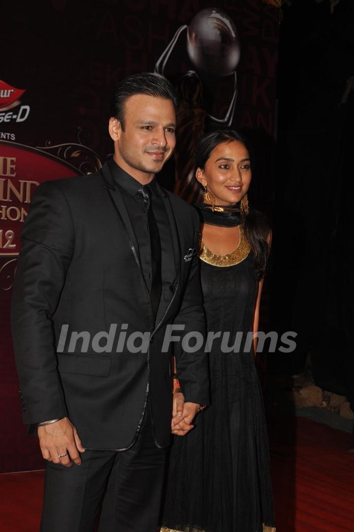 Vivek Oberoi with wife Priyanka Alva at Global Indian Film & TV Honours Awards 2012