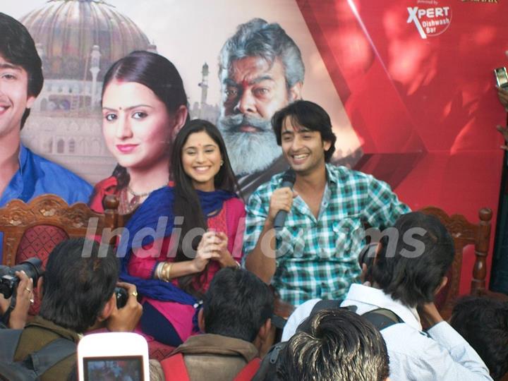 Shaheer sheikh and Soumya Seth on star parivaar awards 2012 TV Show