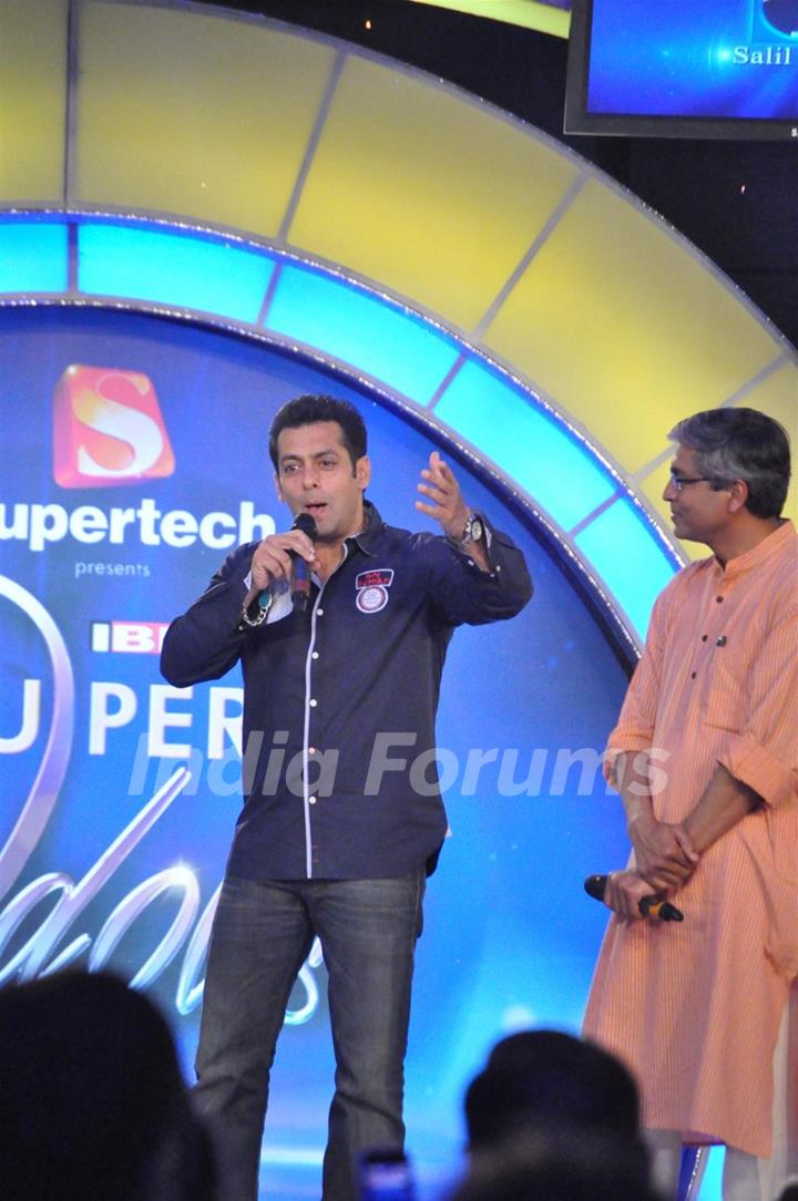 Celebs at IBN7 Super Idols Awards in Mumbai