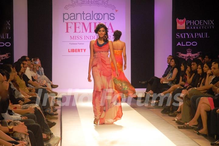 A glamorous evening at Phoenix Marketcity,Kurla with Satya Paul’s creations on India’s 20 most beautiful girls