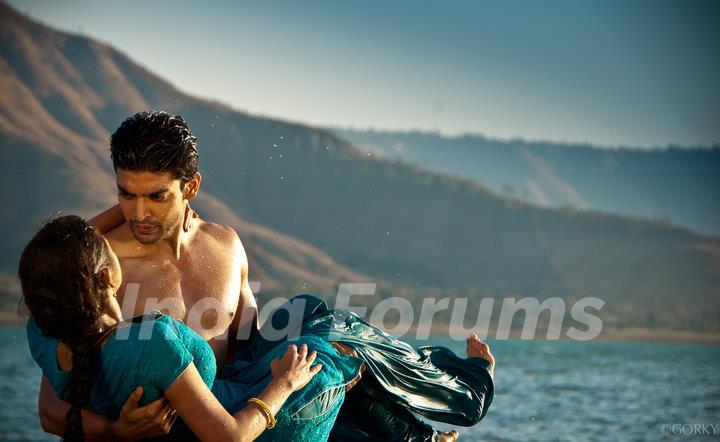 Drashtii Dhami & Gurmeet Choudhary as maan & geet in Geet Hui Sabse Parayi.