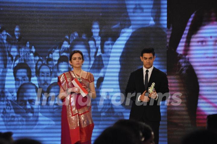 Neeta Ambani and Aamir Khan at CNN IBN Heroes Awards