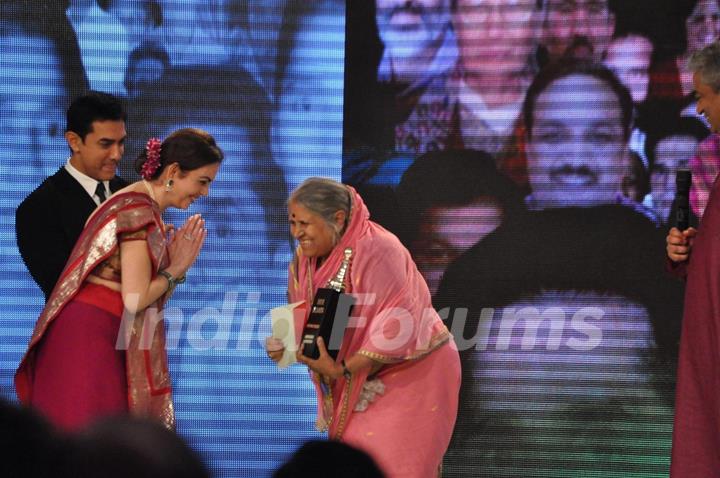 Neeta Ambani and Aamir Khan at CNN IBN Heroes Awards