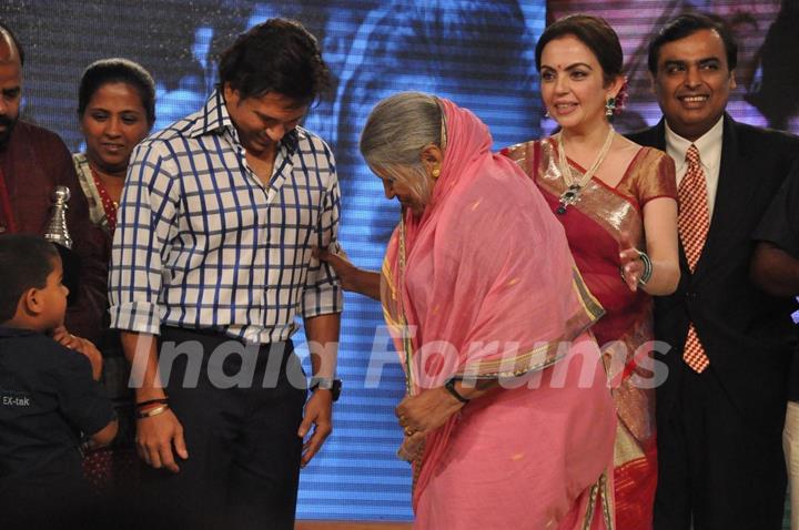 Sachin Tendulkar, Neeta Ambani and Aamir Khan at CNN IBN Heroes Awards