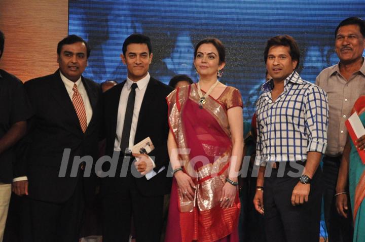 Mukesh Ambani, Nita Ambani, Aamir Khan and Sachin Tendulkar at CNN IBN Heroes Awards