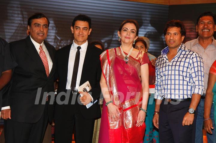 Mukesh Ambani, Nita Ambani, Aamir Khan and Sachin Tendulkar at CNN IBN Heroes Awards