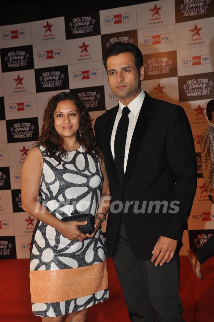 Rohit Roy & Manasi Joshi Roy at BIG STAR Young Entertainer Awards 2012