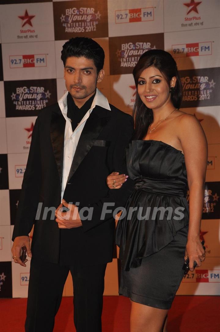 Gurmeet Choudhary & Debina Bonnerjee at BIG STAR Young Entertainer Awards 2012