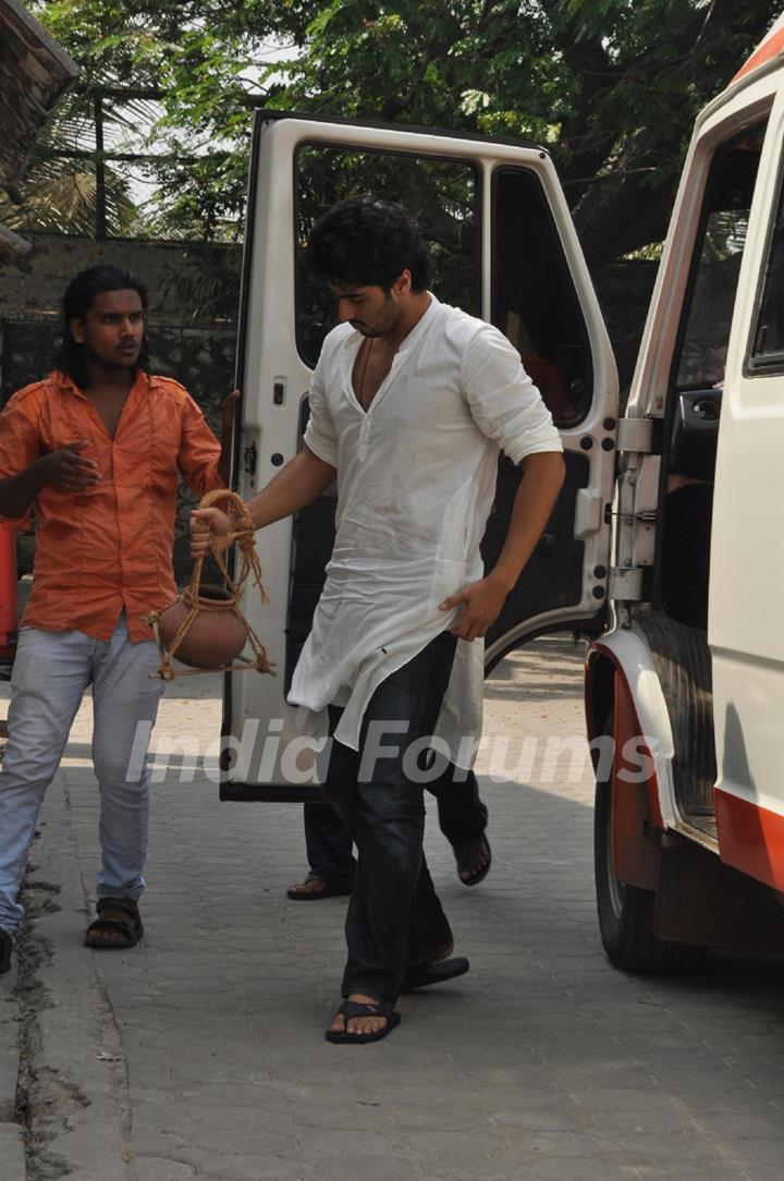 Son Arjun Kapoor at Mona Kapoor's funeral