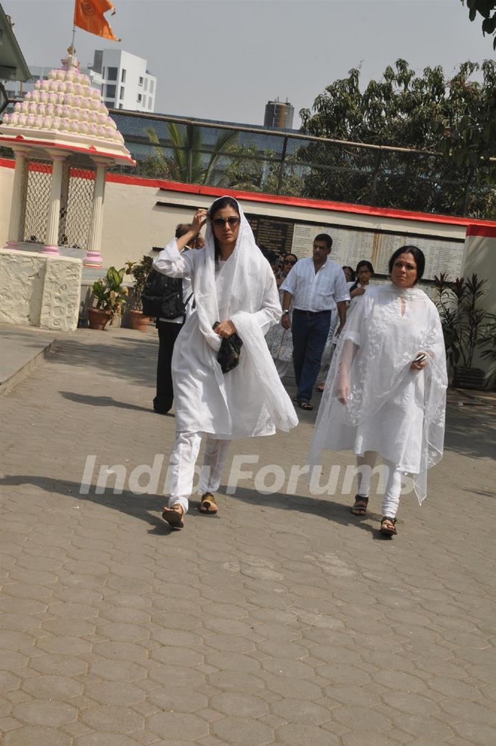 Tanvi Azmi and Tabu at Mona Kapoor's funeral at Pawan Hans