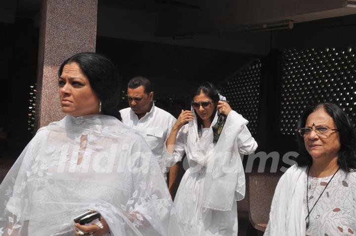 Tanvi Azmi and Tabu at Mona Kapoor's funeral at Pawan Hans