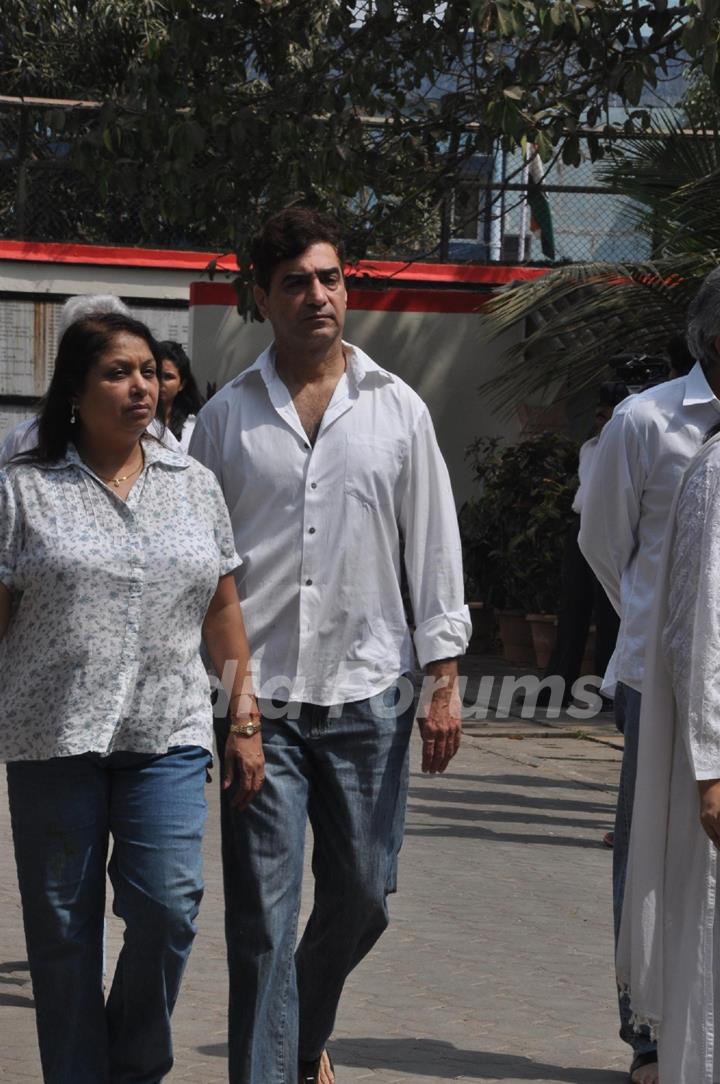 Kishan Kumar at Mona Kapoor's funeral at Pawan Hans