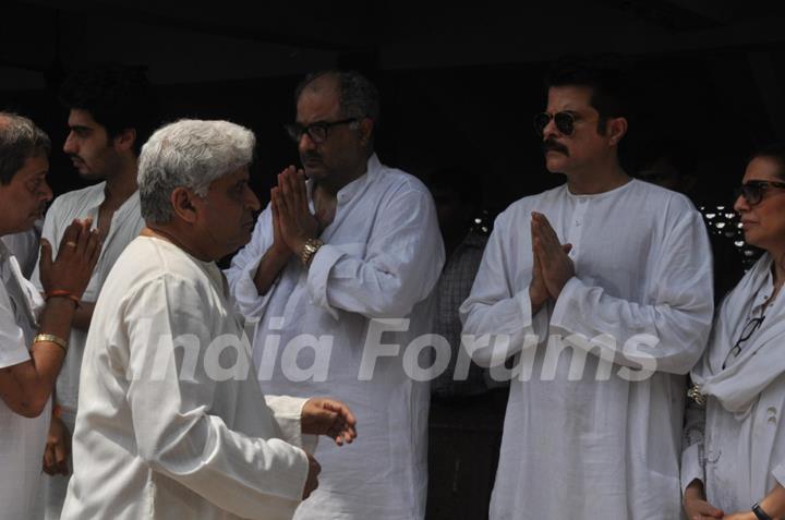 Boney Kapoor, Anil Kapoor and Javed Akhtar at Mona Kapoor's funeral at Pawan Hans