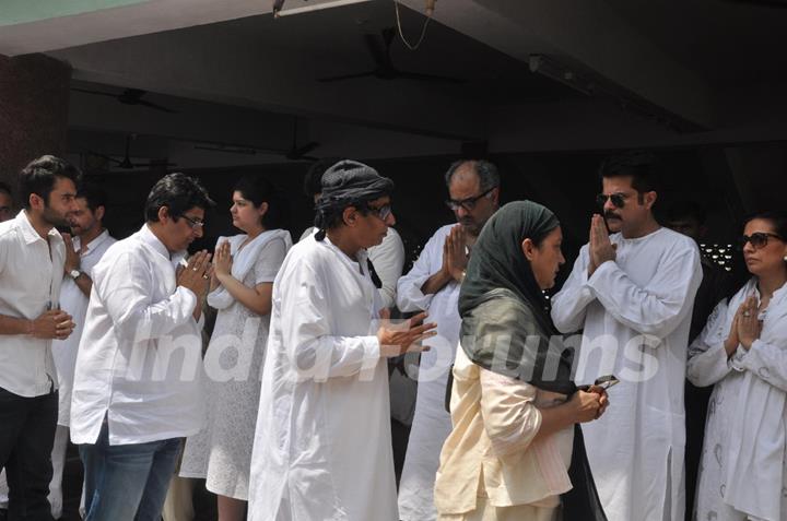 Boney Kapoor, Anil Kapoor and Ranjit at Mona Kapoor's funeral at Pawan Hans