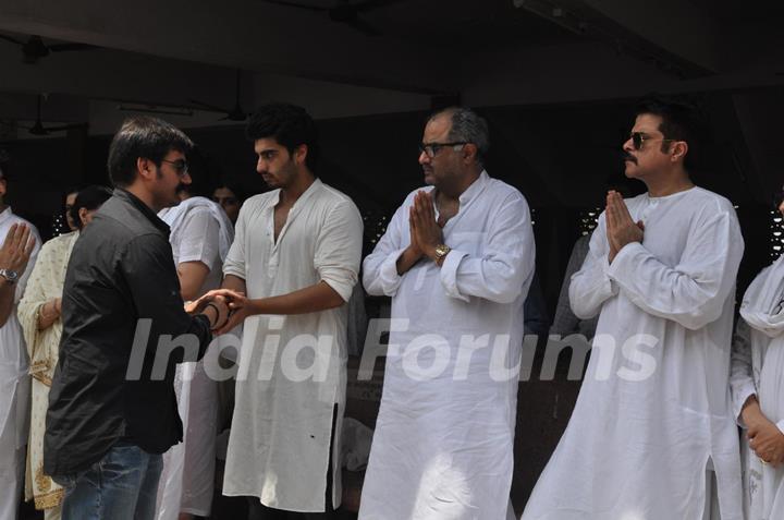 Arbaaz Khan, Arjun Kapoor, Boney Kapoor and Anil Kapoor at Mona Kapoor's funeral at Pawan Hans