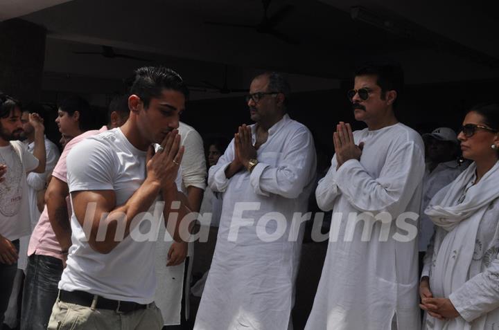 Boney Kapoor and Anil Kapoor at Mona Kapoor's funeral at Pawan Hans