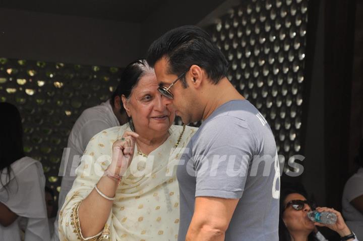 Salman Khan at Mona Kapoor's funeral at Pawan Hans in Juhu, Mumbai