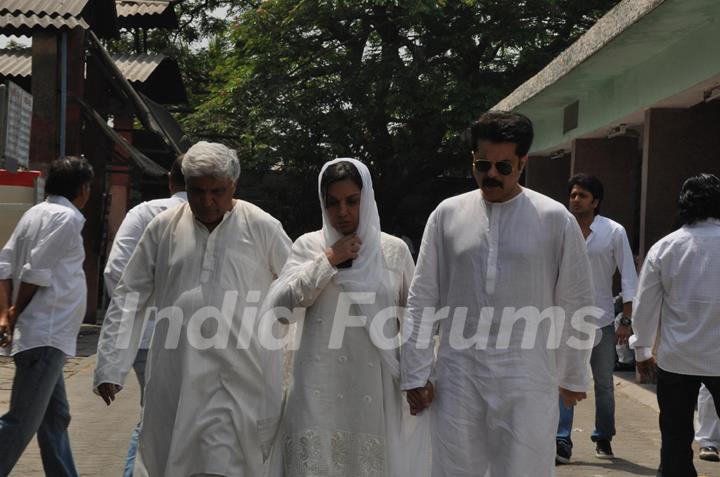 Javed Akhtar, Shabana Azmi and Anil Kapoor at Mona Kapoor's funeral at Pawan Hans