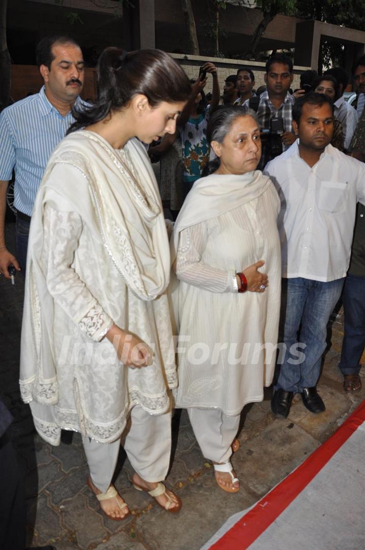 Jaya Bachchan at chautha of Mona Kapoor