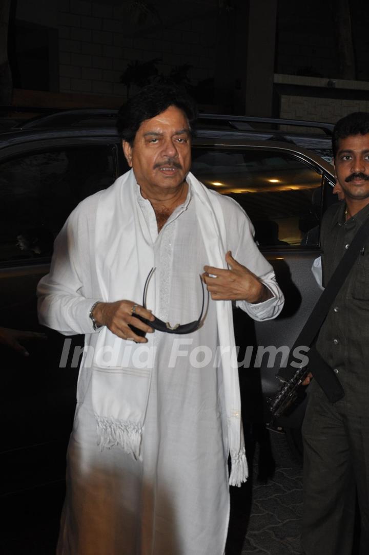 Shatrugan Sinha at chautha of Mona Kapoor