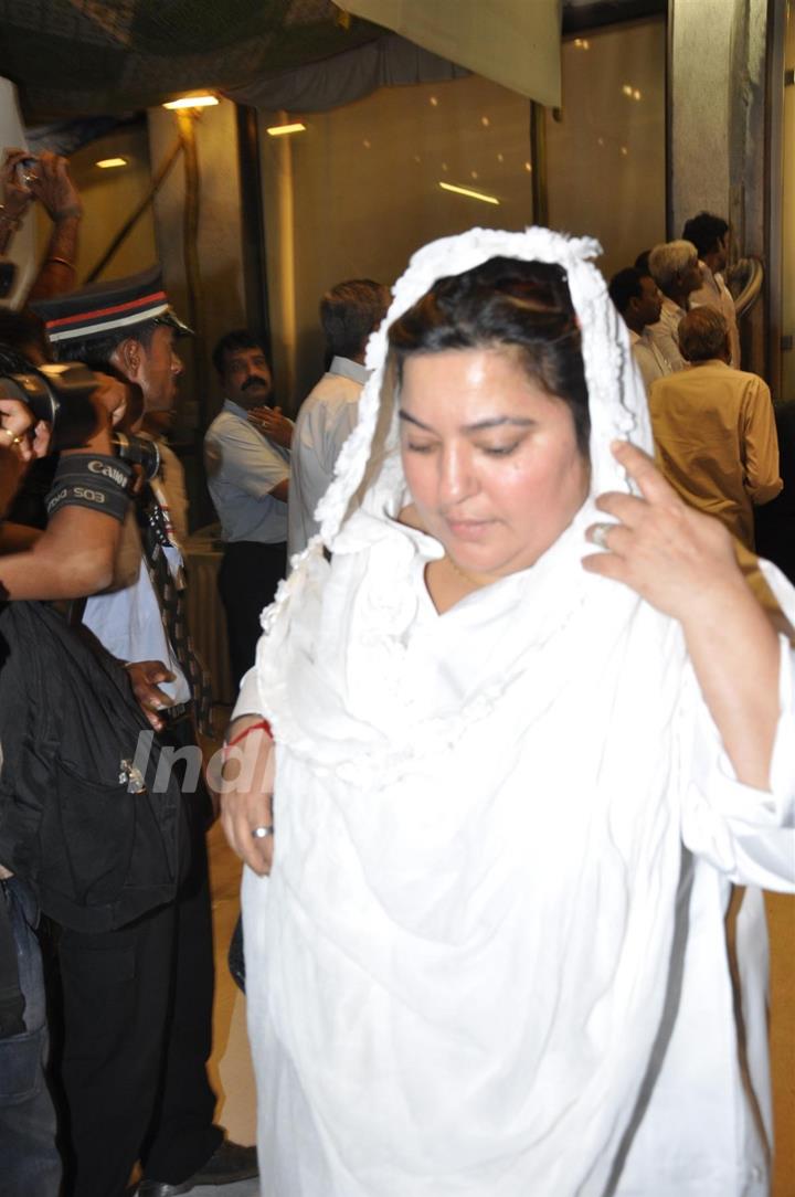 Dolly Bindra at chautha of Mona Kapoor