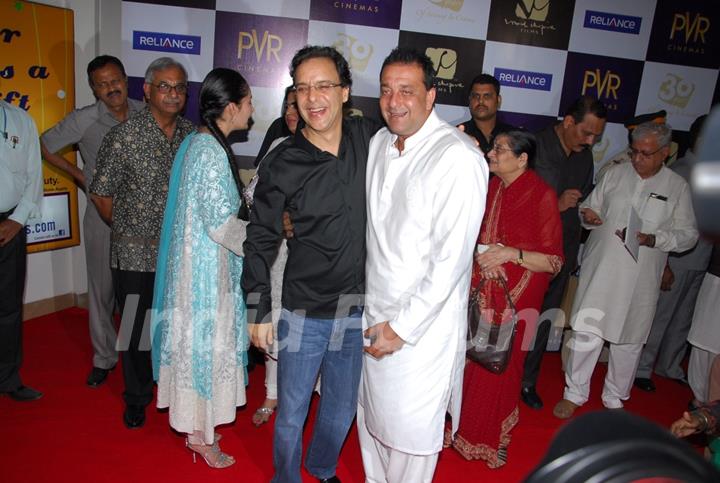 Sanjay Dutt, Manyata Dutt and Vidhu Vinod Chopra at premiere of film Parinda at PVR