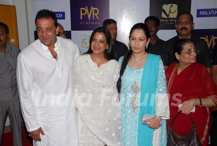 Sanjay Dutt, Manyata Dutt and Pratibha Advani at premiere of film Parinda at PVR