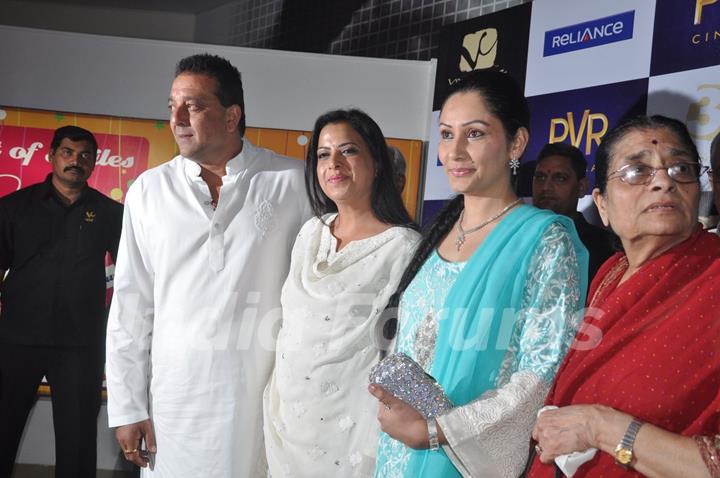 Sanjay Dutt, Manyata Dutt and Pratibha Advani at premiere of film Parinda at PVR