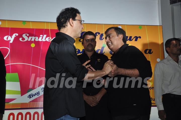 Vidhu Vinod Chopra and Mukesh Ambani at premiere of film Parinda at PVR