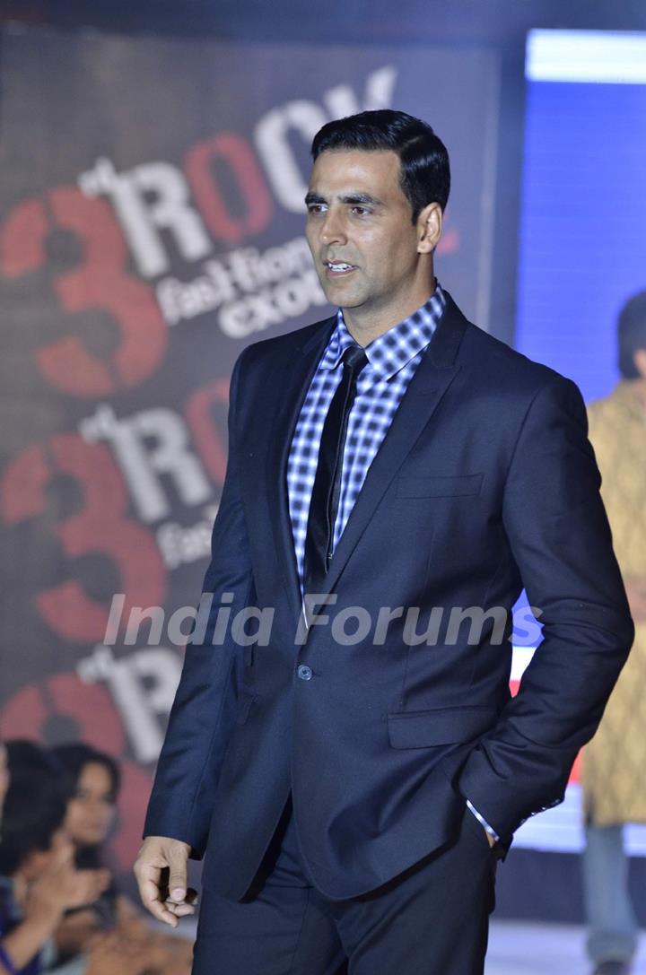 Akshay Kumar of Housefull 2 at fashion show