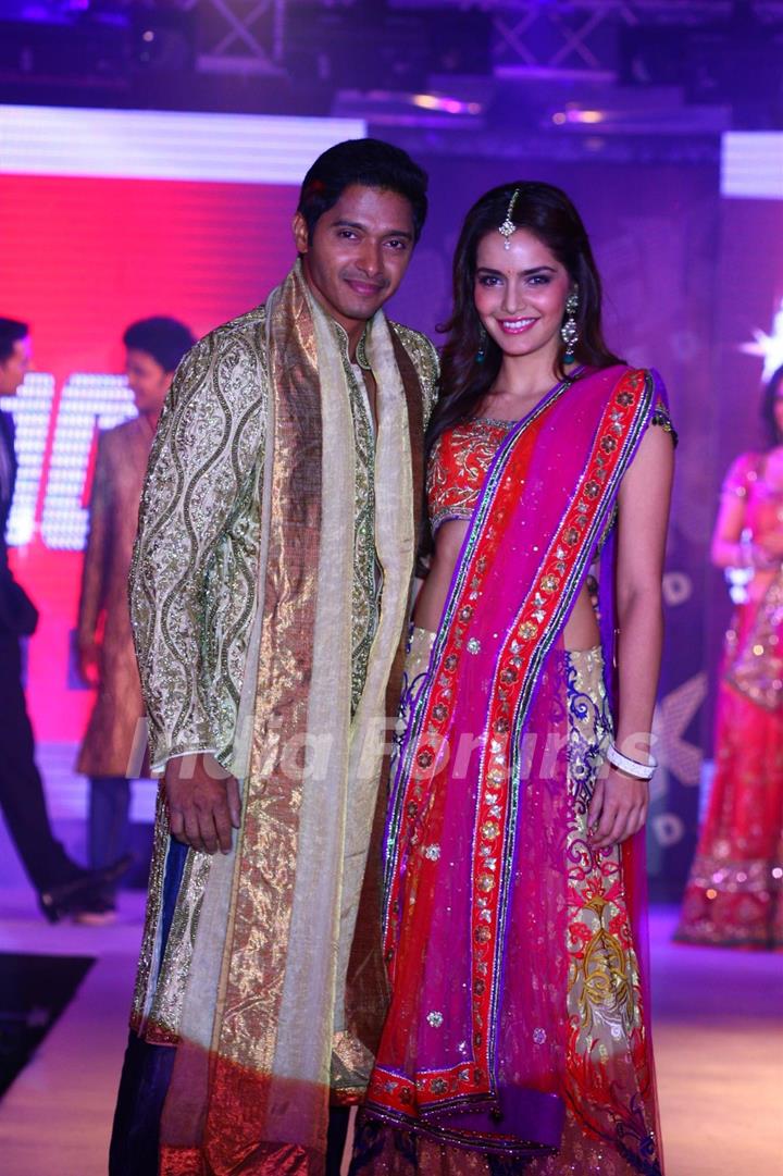 Cast of 'Housefull 2' walks the ramp for Aki Narula