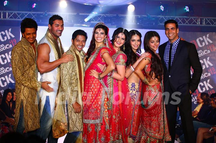 Cast of 'Housefull 2' walks the ramp for Aki Narula