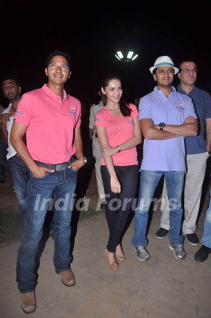 Shreyas Talpade, Shazahn Padmsee and Ritesh Deshmukh at air baloon music promotion of Housefull 2