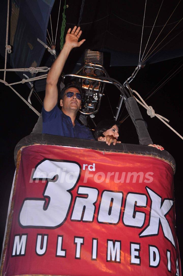 Akshay Kumar at air balloon music promotion of Housefull 2