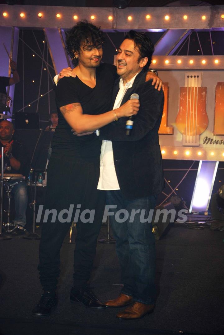 Sonu Nigam and Adnan Sami at Gitanjali Le Club Musique