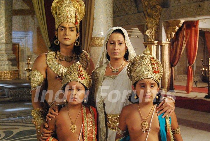 Shri Ram with his mother, Kaushalya, and twin sons, Luv and Kush, in Sagar Arts' Ramayan