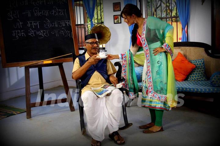 Debina Bonnerjee and Rajendra Gupta in Chidiya ghar