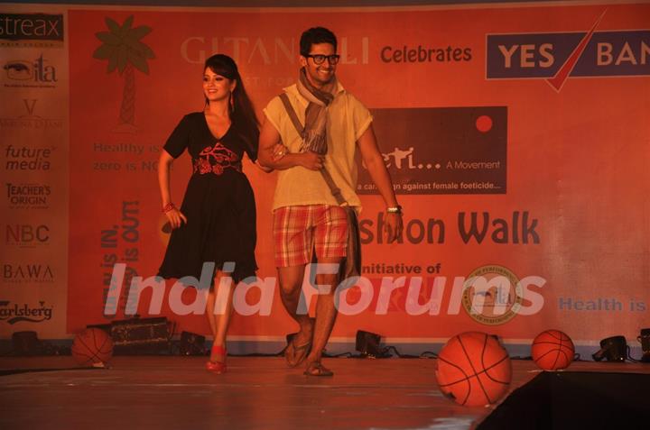 Adaa Khan and Ravi Dubey at GR8! Fashion Walk for the Cause Beti by Television Sitarre