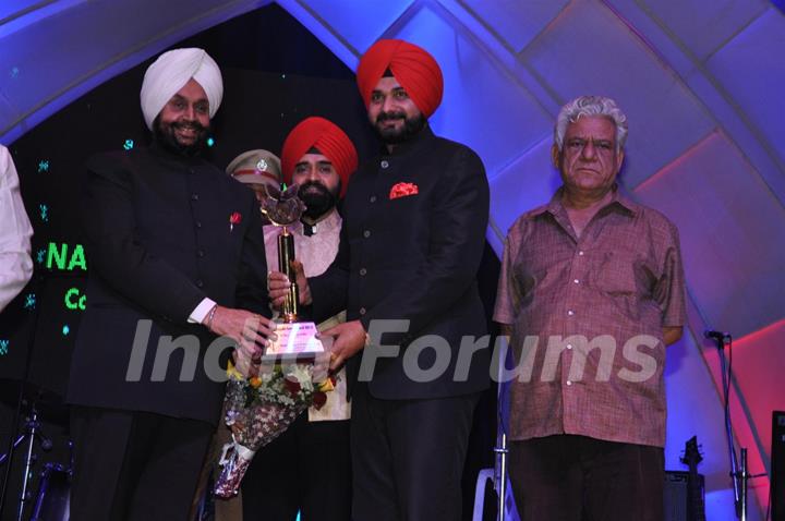 Charan Singh Sapra, Navjot Singh Sidhu and Om Puri at Punjabi Icon Awards