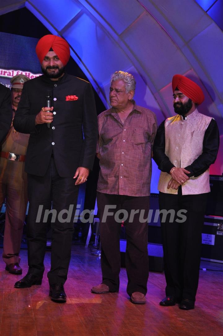 Navjot Singh Sidhu and Om Puri at Punjabi Icon Awards