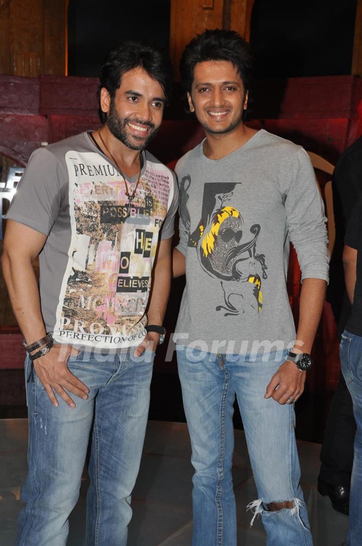 Tusshar Kapoor and Ritesh Deshmukh promote Kyaa Super Kool Hai Hum at Sony Max's 'Extraa Innings'