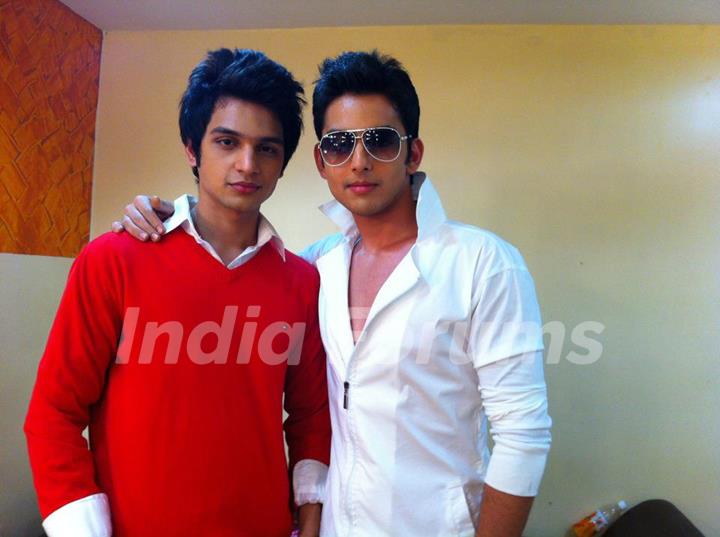 Himansh Kohli and Yuvraj Thakur Behind the scene