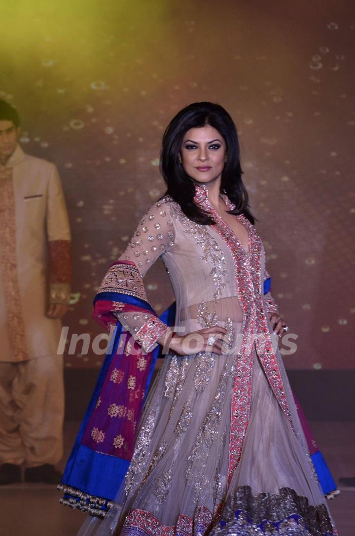 Manish Malhotra show for Lilavati Hospital at JW Marriott. .