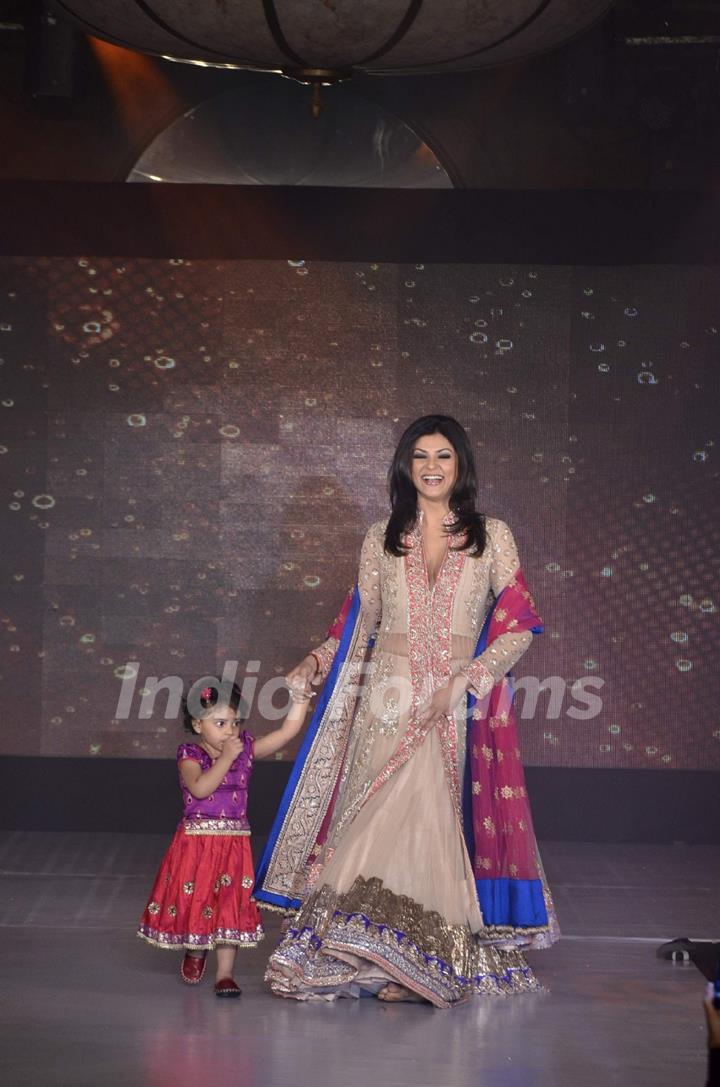 Manish Malhotra show for Lilavati Hospital at JW Marriott. .