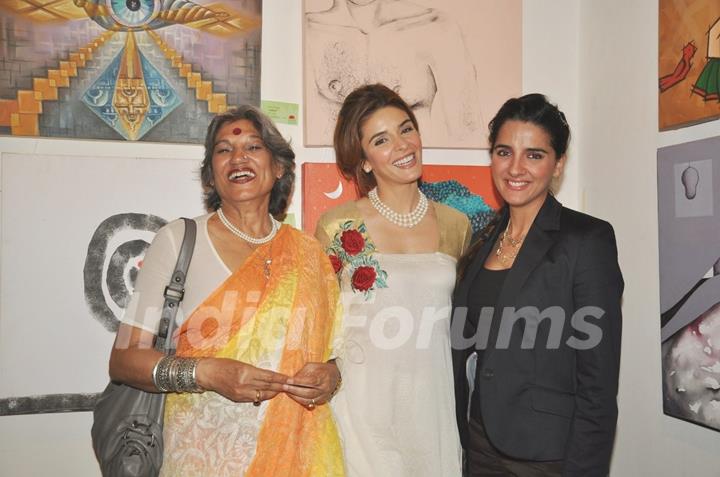 Rageshwari, Shruti Seth at Artist Punam Salecha's Lotus Art Exhibition Show at Museum Gallery in Mumbai