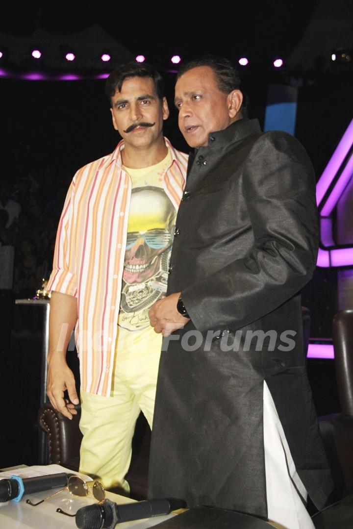 Akshay Kumar promotes Rowdy Rathore on Dance India Dance Season 3 sets at Famous Studios in Mahalaxmi, Mumbai