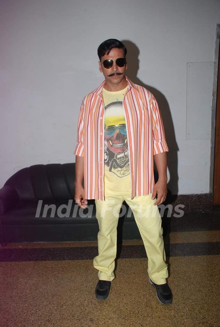 Akshay Kumar promotes Rowdy Rathore on Dance India Dance Season 3 sets at Famous Studios in Mahalaxmi, Mumbai