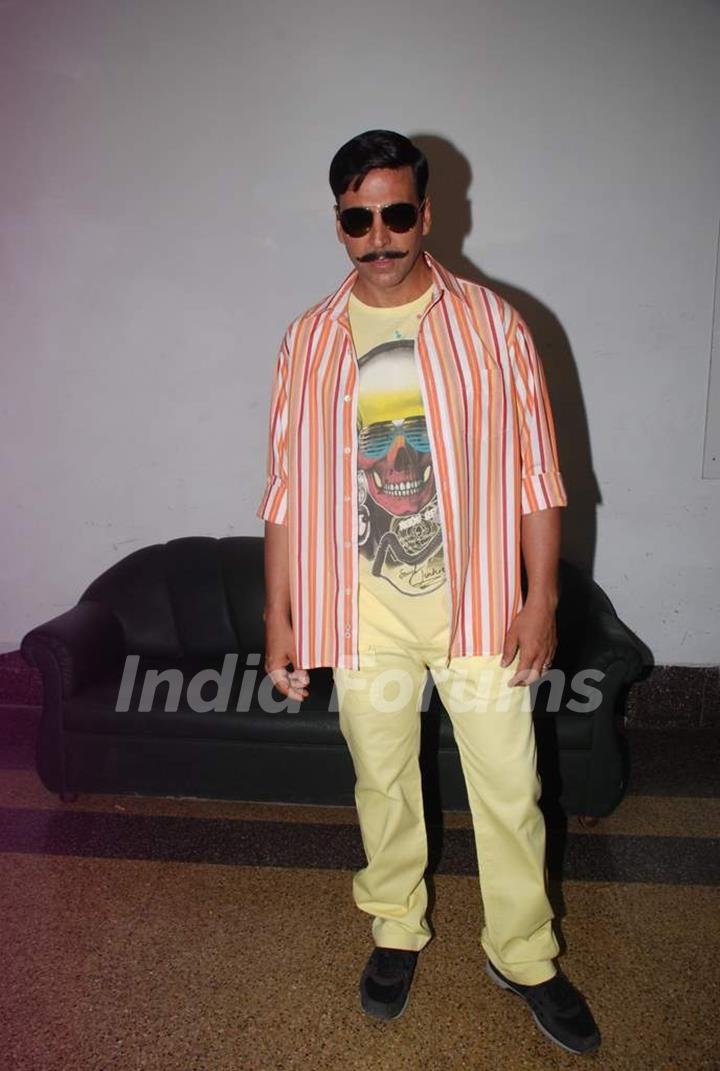 Akshay Kumar promotes Rowdy Rathore on Dance India Dance Season 3 sets at Famous Studios in Mahalaxmi, Mumbai